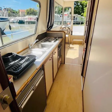 Bateau Spacieux Vue Sur L'eau - 8 Pers. - Api-1-46-34
